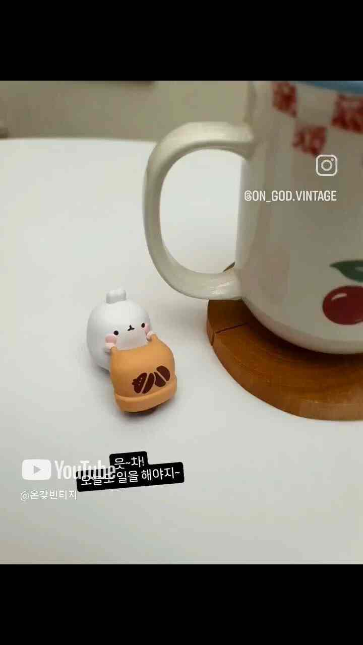 ■▪︎ On.God ♥︎ いろいろな種類のヴィンテージ▪︎■

🏡今日の家：）♥︎すべてのビンテージ♥︎
                           ▪︎On.God.Vin.T.G▪︎

 ＃オーホームストア＃コンスープ記録 
 ＃ビンテージ＃ビンテージ小道具＃ビンテージキッチン
 #ビンテージ照明 #ビンテージインテリア 
 #ビンテージ雰囲気 #ビンテージ感性
 ＃あらゆる種類のビンテージ＃あらゆる種類のビンテージホーム
 

《♥︎いろいろな種類のビンテージホームヴィンテージキッチン♥︎》

     あらゆる種類のビンテージ 
              ♥︎ On.God モラン モラン ♥︎

《マステジデコパーティーやマルチキャビネット》を筆頭に
  ミッドセンチュリー感の額縁の中の写真まで。
 現在、あらゆる種類のビンテージホームキッチンホームカフェはレトロキッチンです。

今日の最初の娘と弘大を見た。
偶然足が届いたモランカフェではなく.. 
ショールームとかフォトゾーンとか…？ 
とにかくモーランキャラクターショップに行ってきましたが、
モランランダムボックスを1つ買いました〜 
そんな厳しくかわいいものを選んだ。
私たちのイチゴ🍓自分が必ず選びたかったのが出てきたと
どれだけ好きだったのか.. 
可愛くて死ぬと思いました〜😝
  :)♥︎

#モラン #モラン
＃モーランランダムフィギュア＃モーランティータイム 
#モランカップフィギュア
#ギャラリーモラン #モランポップアップストア
#弘大 #弘大前 #MOLANG 
#cute #kitchen 

♥︎==============================♥︎

 《あらゆる種類のビンテージホーム》
   フランスヴィンテージムード〜

   パリカフェ。
   :)♥︎


いろいろな種類のヴィンテージが飛び交う…♥︎
ヴィンテージムードが興奮した…♥︎
《On.God.Vin.T.G》

