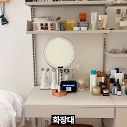 철제 선반이 세계 특허를 받은 이유 🌎
#취향수집가 #knowme #양윤선 #레어로우 #레어로우러버 #철제수납장 #철제선반  #조명 #조명인테리어 #조명추천 #스탠드조명 #벽조명 #조명등 #조명거울 #레어로우선반 #레어로우쓰는사람들 #시스템선반 #시스템000 #오늘찾은취향 