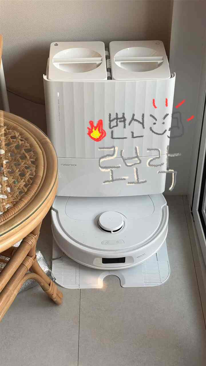 ロボラック叔母の母親の3ヶ月••新世界経験中🥰

✔️ソファの下も入って目に見えないほこり処理！
✔️引き出しの下も同じです！掃除して腰を曲げることはありません🥹
✔️マットやカーペットは知って検出してより強い吸引力で真空掃除だけ🔥
✔️コーナーや隙間も見逃さず、隅々まできれいに掃除🧹
✔️落下注意領域は知って検出し、清掃禁止区域を指定したり、清掃を希望する部分のみ指定できます。
✔️簡単にアプリ掃除命令下げ、リアルタイムでどこを掃除しているのか位置確認も可能！
✔️15分間隔で水モップを洗浄して、よりきれいな床を維持✨
✔️清掃後は、ほこり樽も自ら空にし、モップの洗浄と乾燥まで😍

どうして本気に祀られなかったのか^_^   #로보락qrevo #로봇청소기 