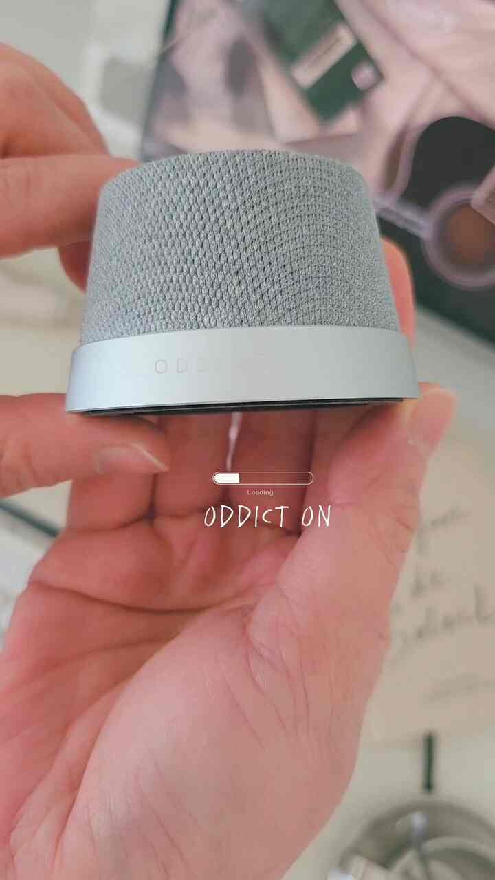 #製品提供

お気に入りのプレイリストをお持ちですか？

日常から欠かせない私の癒しは音楽🎶
子供の学校を過ごして、労働要因も欠かせません。 

お皿を洗う時も、混飯する時も必ず一緒になった音楽！

王がいると破れそうな携帯電話の音質より
綺麗なのにマグネットで携帯電話の後ろにも着き、机の冷蔵もどこでも鉄製には着着ついて便利なオディックスブルートゥーススピーカーで聴いてみてください 

軽くて豊かなサラウンドで、これは完璧です🤍

キャンプに行くときも机の上に着こなしておき、好きな音楽の柔らかい音質で快適に聴くのでもっと気分がいいです 

今オディクトではスピーカーポータブルポーチもプレゼントすると言うので、そんなメリットは見逃せません！

@oddictofficial

#ブルートゥーススピーカーイートインテリア＃マグネットスピーカー＃主婦必需品