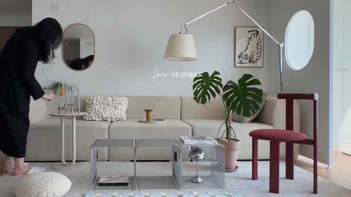 私は何度も言及しましたが、私は空の色が好きです ⸜ 
涼しく見えて暖かく見えるまでの色みたいです🩵

今回は水色のアイテムが新しく連れてきて、
アイテムもすべて取り出して映像に収めてみました  ૮ࠗ

今日は特別に水平ビデオで撮ってみました✌🏻

🏷️ビデオの中の水色のアイテム  
▫️AYTMウバ花瓶 
▫️ブラバンティアニューアイコンペダルビン
▫️DBKDフローラ花瓶
▫️クイデザインknotテーブルデコレーション
▫️ストープ Ester&Erik キャンドル
▫️グローベンライティングバディポータブルテーブルライト
▫️ライスタンブラーガラスバブルデザイン

＃ノルディックネスト＃AYTM＃ブラバンティア＃DBKD＃クイデザイン＃ストープ＃グローベンライティング＃ライス＃インテリア小道具＃スカイブルー＃織り 
