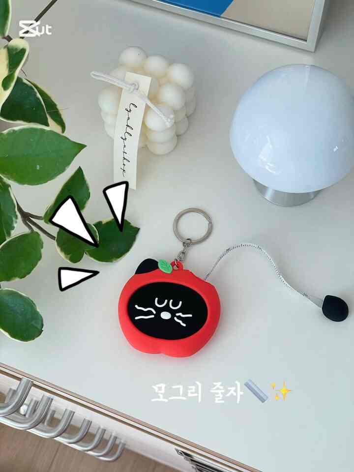 ＃製品提供

🍎りんご？ 😻猫ですか？どちらも！
モグリーをあげよう！📏とても可愛い🫶✨

趣味でミシン師副作をする時は減らす必須ですよ！ 
子供服、大人服、小物などサイズを計るとき 
かわいいモグリの耳をずっと〰️〰️引くと 
最大150cm/60inchまで撮影できます☺️

バッグに掛けて持ち運びも楽です。 
後ろのボタンを押したら、

＃コンスープの記録