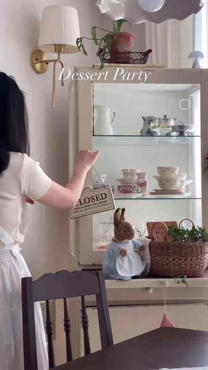 𝙳𝚎𝚜𝚜𝚎𝚛𝚝 𝙿𝚊𝚛𝚝𝚢 𝚠𝚒𝚝𝚑 𝙸𝚖𝚊𝚐𝚎𝚛𝚢  #뚜아엣모아 #디저트접시 #브런치접시 #플레이팅 #빈티지트롤리 #빈티지인테리어 #홈파티 #홈카페 #homeparty 