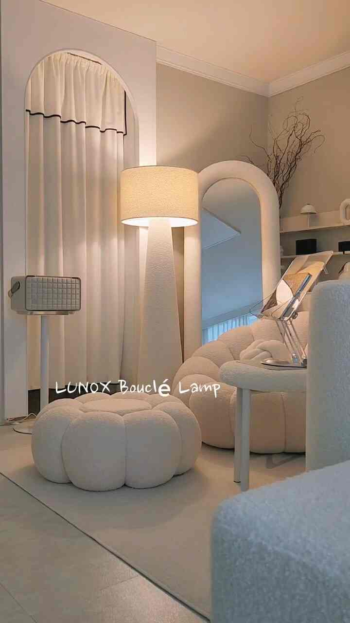 #コンスープ記録 #寝室照明 #スタンド照明おすすめ 

ヨンジンああ、私はとても楽しいです🤣

突然、このセリフが思うほど幸せすぎる祖父の父親..

私が一番好きなのがブクレラン照明なんですか？
いいえ、ブクレの照明です。

とても嬉しいです。

デザインもとてもきれいなのに火をつければブクレ柱に乗ってほのかに広がるあの照明がとても心臓が痛い✨️ 

スタンド用、テーブル用の2種類で発売されたが…
テーブル用も欲しくなったらめちゃくちゃ！

いや本当の李照明は今日の日程ではなかったが、狂うように美しい姿に早くご紹介させていただきたくて筋肉筋質。

ブクレで塗られた異空間に頂点を撮ってくれるクレイジールノックス..
大好きです🤍

@lunox_light

#ルノックス #lunox #ブクレ照明 #スタンド照明 #照明おすすめ #寝室照明 #リビング照明 #リビング飾り #寝室装飾 #寝室インテリア #照明エミジャー #ブクレラバー #全身ミラー #照明推奨テム #引越しギフト #家のギフト #寝室スタイリング # #今日の家 #cozymood