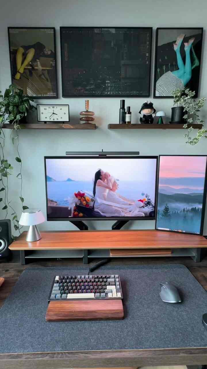 ☀️昼も夜も🌌
.
.
.
.
#デスク #desksetup #deskgoals #deskspace #deskdecor #deskorganization #desktour #deskinspiration #deskterior #setup #setupgoals #workspaces #workspace #design #designyourworkspace #homeoffice #homeofficedecor #homeofficeideas
#居心地の良いセットアップ #cleansetup #deskaccessories #데스크테리어 #homeofficedesign