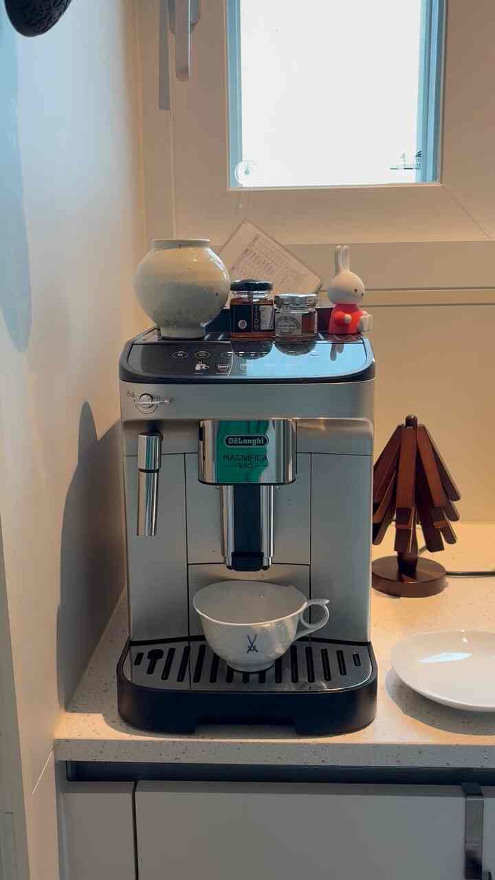 🌿週末の朝、綺麗なグラスに入った一口の余裕

週末の朝の始まりは、マイセンマグにエスプレッソ一杯。
きれいなグラスに飲むと、同じコーヒーももっと特別に感じられますよね。

気持ちいいゆとり、週末の小さな贅沢✨

＃ホームカフェ＃感性ホームカフェ＃エスプレッソ＃週末ブランチ＃週末感性  
＃かわいいボウル＃マイセン＃ティーカップおすすめ＃ホームカフェカップ＃感性食器  
＃私たちの家の好みの記録＃かわいいテム最高の場所 
＃感性キッチン＃セルフインテリア＃家の装飾＃キッチンインテリア＃今日の家