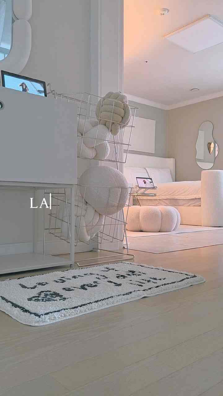 #製品協賛

＃五感レビュープログラムを通じて製品を提供され、直接使用してスタイリングした後期です。

夏に洗濯物を保管するにはどうすればいいですか？🧺
毎日回すと洗濯機にただ入れて回してみるとクムクムハン臭いが出ましたよ〜 

通気性の良いワイヤーマッシュで 
洗濯物のにおいを防ぎ、きれいなデザインで 
スペースを完成させる「ダーカな研磨剤のない2段ステンレスオールステン洗濯バスケット」です。

頑丈で清潔なステンレス
安定感のある構造、

一般製品より厚い7mmステンレスを使用し、視覚的にも頑丈で✨️

長く使っても初めてそのままのバランス感を保ちますよ

ツールフリー(TooFrre) 3段組立方式で
工具なしで簡単に組み立てと取り外しが可能🤍

小さな仕上げ処理一つもスムーズに完成度を高めました。

研磨剤を使用しない電気分解方式で
研磨剤除去のための面倒な洗浄No!!

トップバスケット（36L）
W 38×D 30×H 32
ボトムバスケット（38L）
W39хD 31х H 32
スタンドスタンド
W38х D40х H98

洗濯室だけでなく、私のように小物収納箱にも遜色ないでしょ？

＃今日の家＃五感レビュー＃洗濯バスケット
#ステンレス #研磨剤なし #2段洗濯バスケット
#小物収納 #クッション収納 #寝室 #リビング #洗濯分離 #洗濯室 #LAUNDRYBASKET #STAINLESSSTEEL #ツールフリー