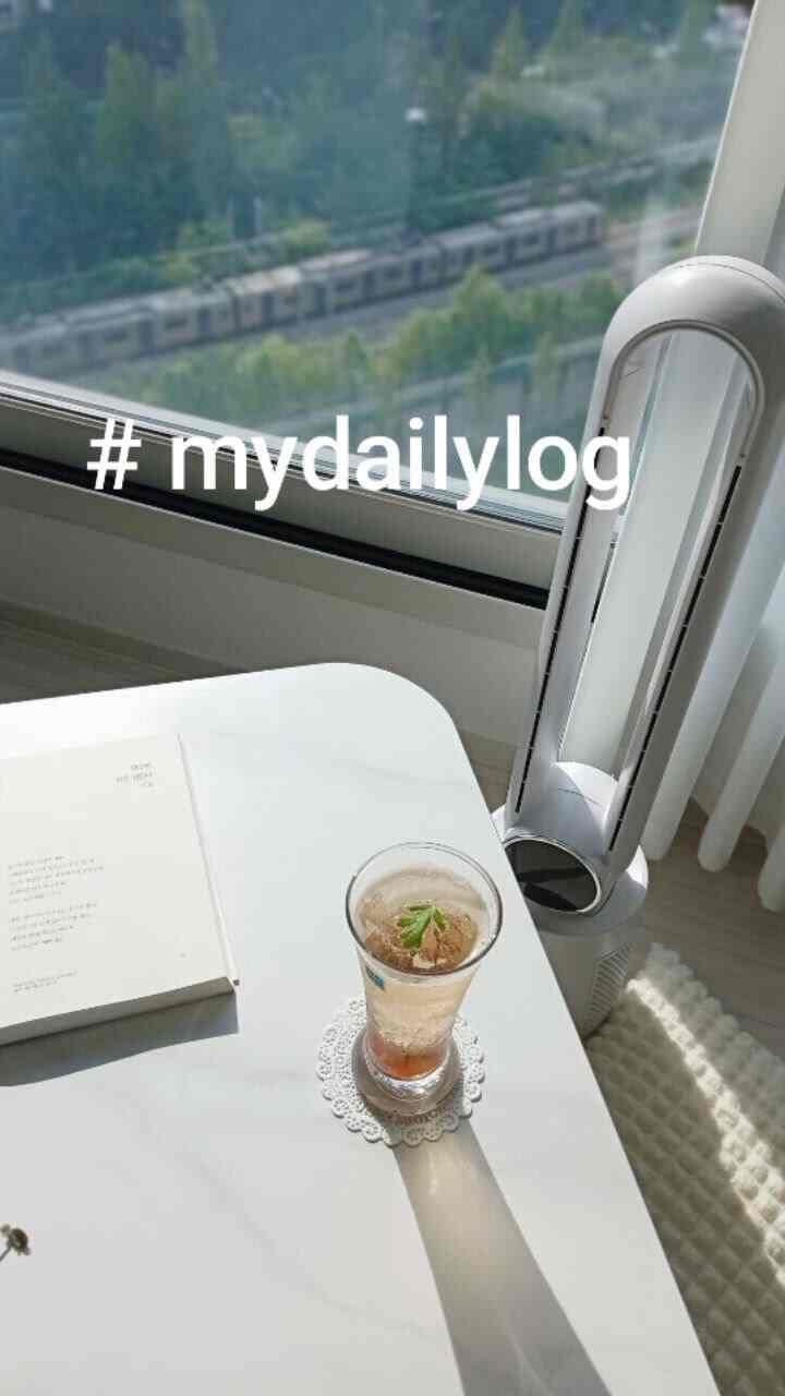 #mydailylog

静かな朝の始まり
子供の穏やかな朝
静かにドアを閉めます。
まず私のためのカップの水
ベッド整理で始まるリセットの時間。
整理された流し台、心も整理されます。
床までキレイに、中が涼しくなります。
洗濯しても今日一日を始めます。
今日も私のために、コーヒー1杯
少しあれば美味しいご飯の香りが広がります。
子供たちの集中時間、静かに応援します。
休む時間には思いっきり笑います。
今日もゆっくり私らしく…

＃日常のブログ＃一日の記録＃感性のブログ＃ルーチンのビデオ＃家の日常＃家のコックライフ＃跡のブログ

