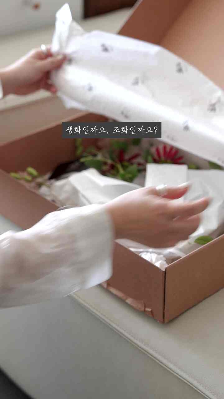 ＃かわいいテム最高の生花ですか、調和ですか？ 🌹💐🌷🌺

花絶対買ってはいけない、、お金で変わったおばさん
こんなに好きだと困るのに…？ 🤔
生花よりも生花のような調和のクオリティにこだわり..

すぐに売り切れたので、やっぱりみんな見る目がありますよ🤭🎀

[製品情報 - シルバーソルトフラワーキット]
。
。
。
。
。
＃コンスープ記録集#リビングルームのインテリア #花のある暮らし