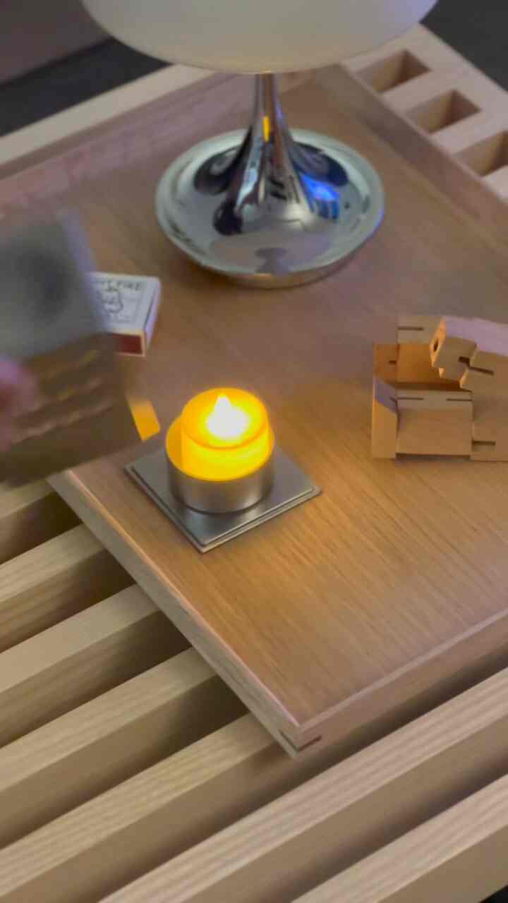 ＃プレミアムオブジェ＃コンスープ記録 

リビングテーブルの上に夜の穏やかな感性を作る
トゥデスのアパートメントオイルバーナーです。

アパート感の形の中に照明やろうそくを入れることができます。
まるで私の家のミニチュアを見る感じです。

夜にワインと一緒にアパートメントキャンドルホルダーをつけておくと
その感性はとても良いです🤎👍

＃トゥデス＃小道具＃インテリアポスター＃TUDES
＃家の装飾＃ホームスタイリング＃ミッドセンチュリーモダン＃ミッドセンチュリー 
＃ステンレス＃棚インテリア＃棚飾り 
＃ハーマンミラー＃ヴィトラ＃ルイスポールセン＃パンテラ＃無線照明 
＃自宅の部屋＃自宅の部屋のインテリア＃自宅の部屋の装飾 
＃25フラットインテリア＃24フラットインテリア＃アパートインテリア 