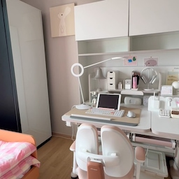 #숏폼 #콘수프기록 #콘수프기록집 #콘수프챌린지 
#맞팔 #맞팔환영 #아이방인테리어 #아이방
👧🏻📚 작은 세상 속 큰 꿈을 키우는 공간
아이만의 아늑한 방에 포근한 침대와 따뜻한 조명을 더해주니,
책 읽고 그림 그리고, 상상력이 쑥쑥 자라나는 하루가 시작돼요.
아이의 취향을 담은 소품과 컬러가 방 곳곳에 숨겨져 있어
들어올 때마다 환하게 웃게 되는 공간💛
#아이방 #아이방인테리어 #키즈룸 #아기방꾸미기 #아이방꾸미기 #집꾸미기 #홈스타그램 #인테리어스타그램 #아이방데코 #아이와함께 #육아스타그램
