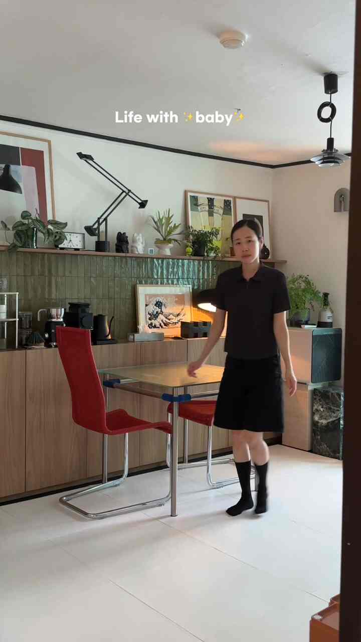 My life with a baby be like 🙂‍↔️👶🏻✨

-
#tovhaus #midcenturymodern #designedtolast #interiordesign #livingroomidea #decorinspo #トーブハウス #ミッドセンチュリー #ホームデコ #デザイン家具 #インテリアデザイン＃青龍帯赤ちゃん＃赤ちゃんの飾り＃子供部屋のインテリア 