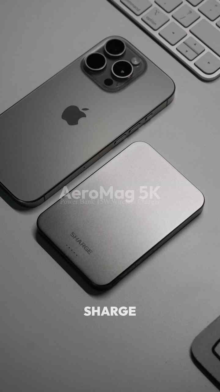 #제품협찬 📱🔋

ポケットの中でも、手に握った時も
信じ難い0.85cm超薄型厚さ 
片手で軽く握っても負担はありません。

プレミアムアルミボディ
光によって変わるグラデーションカラーで 
スタイリッシュで豪華です。 

Qi2認証15W高速充電で
発熱が少なく安定性が高く、
ゲームや映像も涼しくつながります。

5Kと10Kの2つの容量です。
一日も、旅行も完璧に満たしてくれる次世代バッテリーです。

やはりSHARGE！  #charger #powerbank #tech #iphone17 #iphone16pro #보조배터리 #아이폰보조배터리 #데스크공간 #데스크테리어족 #테크후기 #책상템  