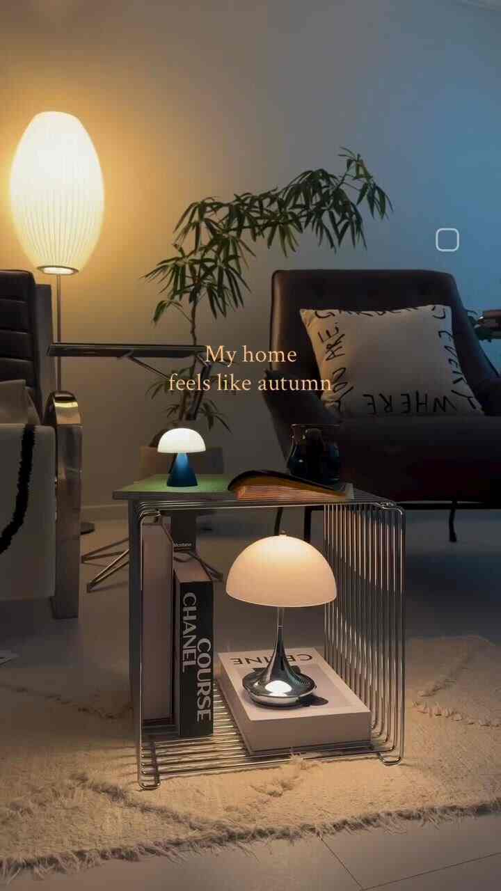 休暇中に雨の後に盛り上がった秋
家まで秋が漂う感じる温度🌡️

＃今日のシーンカット＃今日の私たちの家＃感性インテリア小道具＃秋インテリア＃リビングインテリア＃インテリアおすすめ