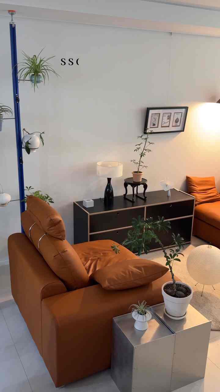 #コンスープ
＃かわいいテム

定期的に構造変更は必須なので、 
レイアウトが自由なモジュラーソファを好む。
動くたびに自然につかまれるしわがとてもきれいなソファ秋とさらに似合う癖のソファ

@ssome_n_deco [ソフトソファ]

＃リビングスターグラム＃今日の家＃リビングインテリア＃リビング飾り
#homedesign #homeswethome