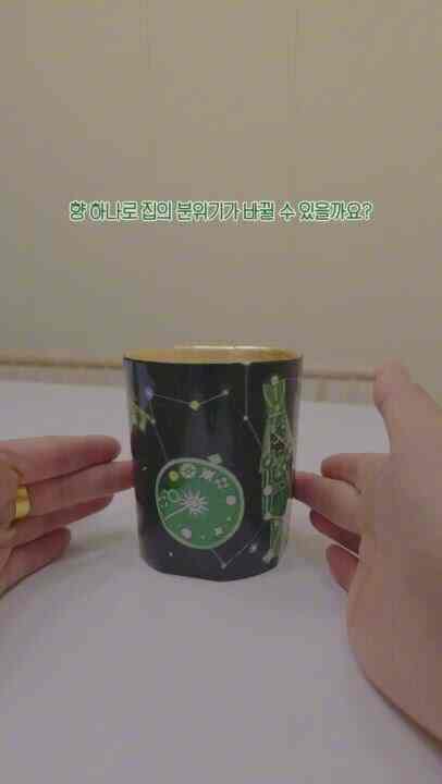 #コンスープフィルム 
#ミリークリスマス 


🎄クリスマスインテリアオブジェキャンドルトゥルードンファーで仕上げ

香ひとつで雰囲気が変わる瞬間、
今年の私の年末インテリアはただ*トゥルードンファー（FIR）*に仕上げました。

1643年、ルイ14世時代から続いてきた世界最古のラグジュアリーキャンドルメゾン、
TRUDON。
王室と貴族、ナポレオンが愛したその香り
今私の空間の中にとどまる気持ちでしょうか。

「ファー(FIR)」はトゥルードンのホリデーシグネチャー向けで、
青いモミとソンジンの爽やかなウッディノート
まるで雪に覆われた森の中を歩くような感じを与えます。

ふたを開くとすぐに広がるほのかな香り、
火をつけなくても空間を埋める穏やかな高級感。
夕方には照明を消し、トゥルードンの光の下で一日を終えます。
金色のガラスが反射して作り出す暖かいぬくもり、
それ自体が冬の感性です。

単純な香りではなく、
「時間と芸術」を盛り込んだオブジェ。
プレゼントとしても、インテリアとしても、
今年一番完璧な年末アイテムです。

トゥルードンファーと一緒に、
今年の終わりを最も香りのよい仕上げにしてください。

#トゥルードンパー #トゥルードン #トゥルードンキャンドル
＃クリスマスの香り＃オブジェキャンドル＃感性キャンドル
＃クリスマスインテリア＃ホームインテリア＃家を飾る
＃高級キャンドルおすすめ＃家の贈り物おすすめ＃ホリデースパイス
＃トゥルードンホリデーコレクション＃フランスキャンドル＃インテリアアクセサリー
#冬の感性 #ホームデコ #TRUDON #EnchantedNight