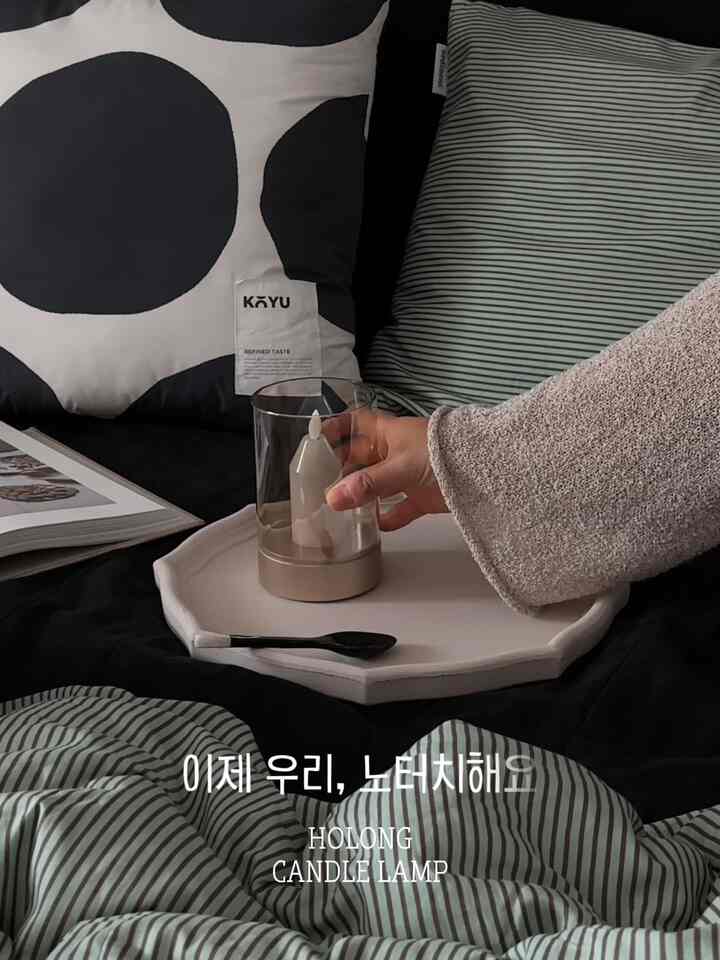 今私たちのノッチをすることにします💡✨

朝の夕方にはかなり肌寒いですね、すぐに冬が来るでしょう。
この頃、私が主に点灯している照明があります。
ミミズはキャンドルに似ているキャンドルホロンランプです🕯️

モーションセンサーが付いているので手のひとつで
on/offと明るさ調整まで両方可能です。

キャンドル状のLED電球が風に揺れると
まるで本物のキャンドルを入れたかのように暖かいムードが演出されます。
ゆったりと静かで暖かい光にどんどんあざ-✨

Cタイプ充電ポートで緩衝後最大8時間連続
簡単にワイヤレスで使えます◡̈

近日来るクリスマスシーズンにもよく似合う
魔法のように恍惚で感性的なホロンランプ！

{エンビーホームXYouTube照明コラボマーケット}
•10月27日（月） - 11月2日（日）わずか7日間！
•通常価格と比較して50％割引


＃コラボマーケット＃今日の家クリエイター＃スペシャルクリエイター＃家の装飾＃今日の家＃ホームスタイリング＃ベッドルームインテリア＃リビングインテリア＃照明インテリア＃照明おすすめ＃ホロンランプ＃キャンドルランプ＃冬のインテリア＃クリスマスモダン#リビングライト #コラボマーケット #homeinteriordesign #homedeco