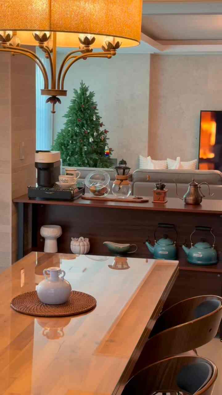 #콘수프기록집 #콘수프필름 #크리스마스 #트리
暖かい焚き火
輝く木、
ふわふわの雰囲気で聴くキャロル。
一緒に冬のムードを楽しんでください🩷

 #크리스마스트리 #크리스마스무드 #트리추천 #pe100트리 #겨울감성 #겨울분위기

