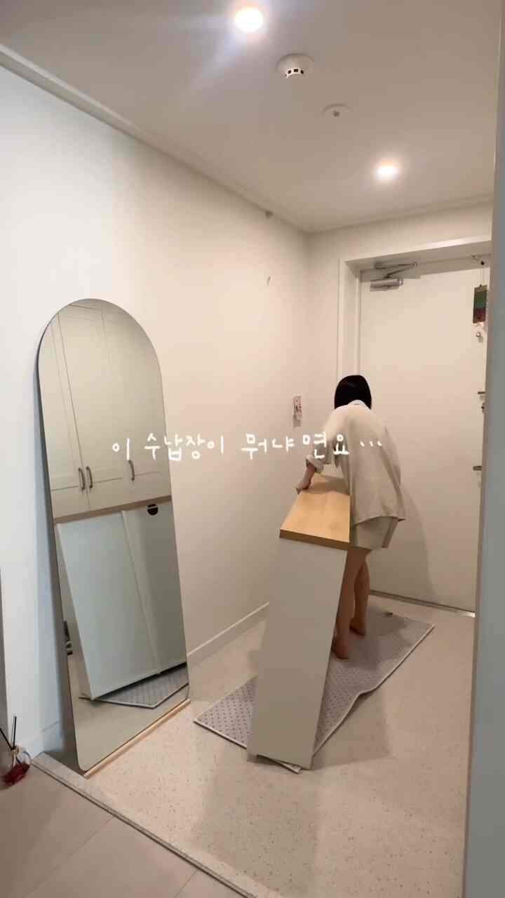 16万ビュー✨ポーチセルフインテリア映像の中
たくさん気になっていた収納状の秘密は事実 
✨分離収集箱でした✨
本当に言わないとわからないから龍？ 

他の場所で使用してふと、この空間にサイズがぴったり合いたいと思いました。
本物のオーダーメイドのようにすっぽり入る快感、
大きくてとても痩せました🙊🙊

2マス、3マス、4マス、追加棚棚など
オプションが凄い多様な製品なので空間に合わせて選ぶのもいいですね✨ 
私たちの家には座らないスリムなヨー製品がぴったり👍🏻




セルフインテリア#多目的実収納 #多用途実整理 #洗濯室収納場 #洗濯室収納 #収納場 #多目的収納場 #製品おすすめ #コンスープフィルム #合わせ売り #お揃い歓迎 
