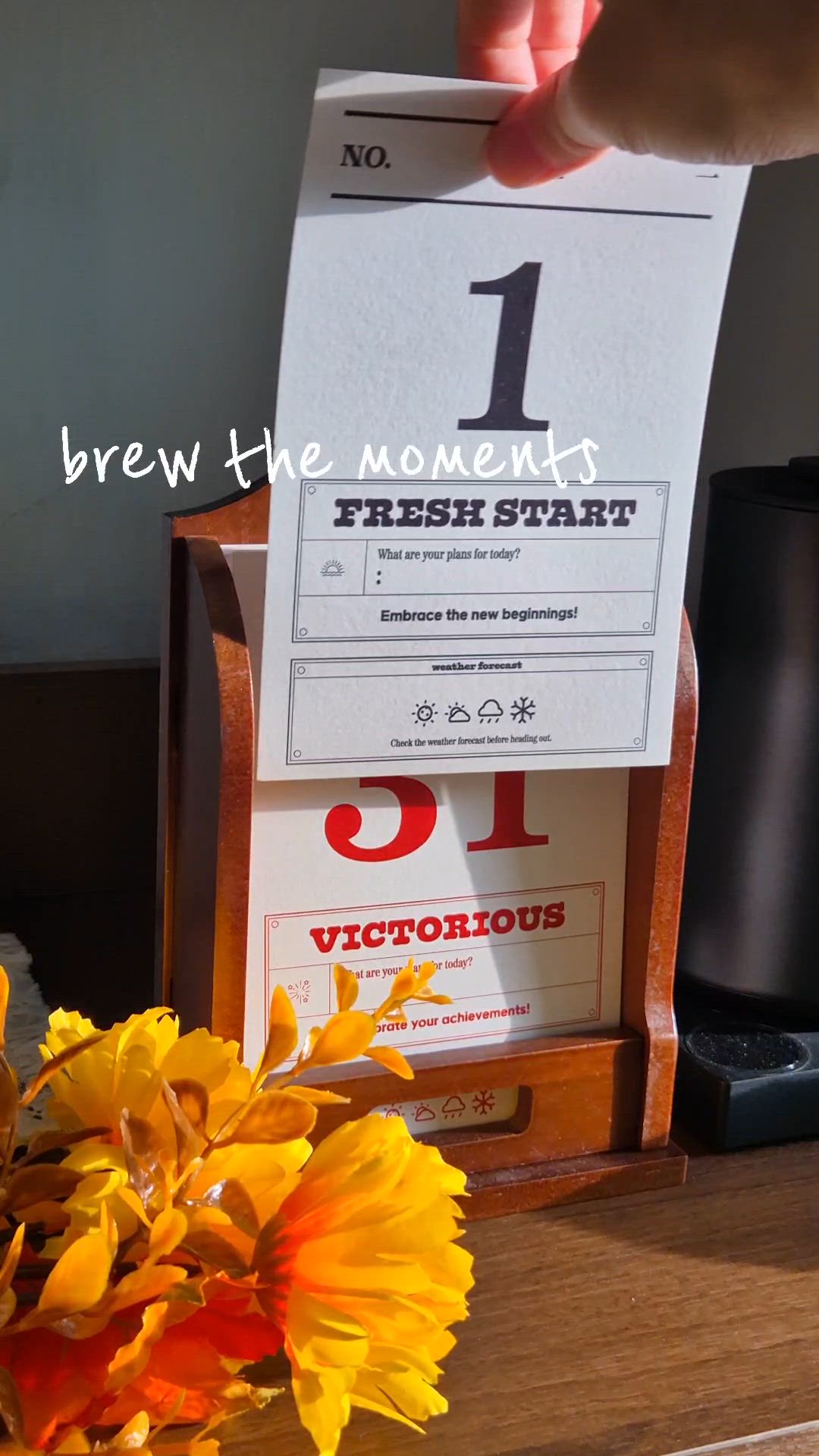 Retro Wood Perpetual Desk Calendar user photo