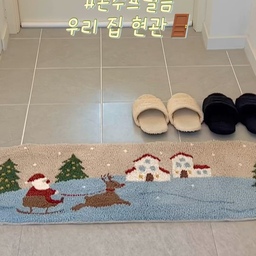 #콘수프필름 #제품추천 
벌써 겨울이 오고 있어요!!
모던하우스 산타 발매트랑, 유월가게 크리스마스 트리 도어벨로 겨울 분위기  내봅니다ㅎㅎ
#현관 #현관꾸미기 #예림도어 #유리도어 #크리스마스발매트 #산타발매트 #도어매트 #유월가게 #도어벨 #크리스마스트리 #트리도어벨 #철제수납함 #달팽이리빙 #악세사리트레이 #로즈소녀하우스 
