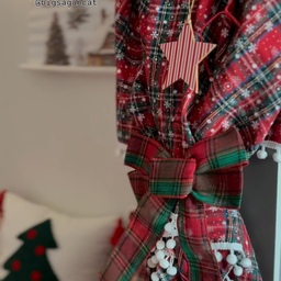 크리스마스 파티 홈에 어서오세요!
Welcome to my Christmas party room 🎄🏡✨
#크리스마스에진심인편 #나도있다크리스마스템 #크리스마스 #크리스마스소품 #크리스마스인테리어 #콘수프기록집 #유럽인테리어 #크리스마스데코 #예쁜템최고야 #오너먼트 #크리스마스조명 #홀리데이 #holiday #christmas #코티지 #랄프로렌크리스마스 #크리스마스조명 #패브릭수납장 #틈새수납장 #크리스마스커튼 #체크커튼 #겨울담요 #크리스마스소품 #christmashome 