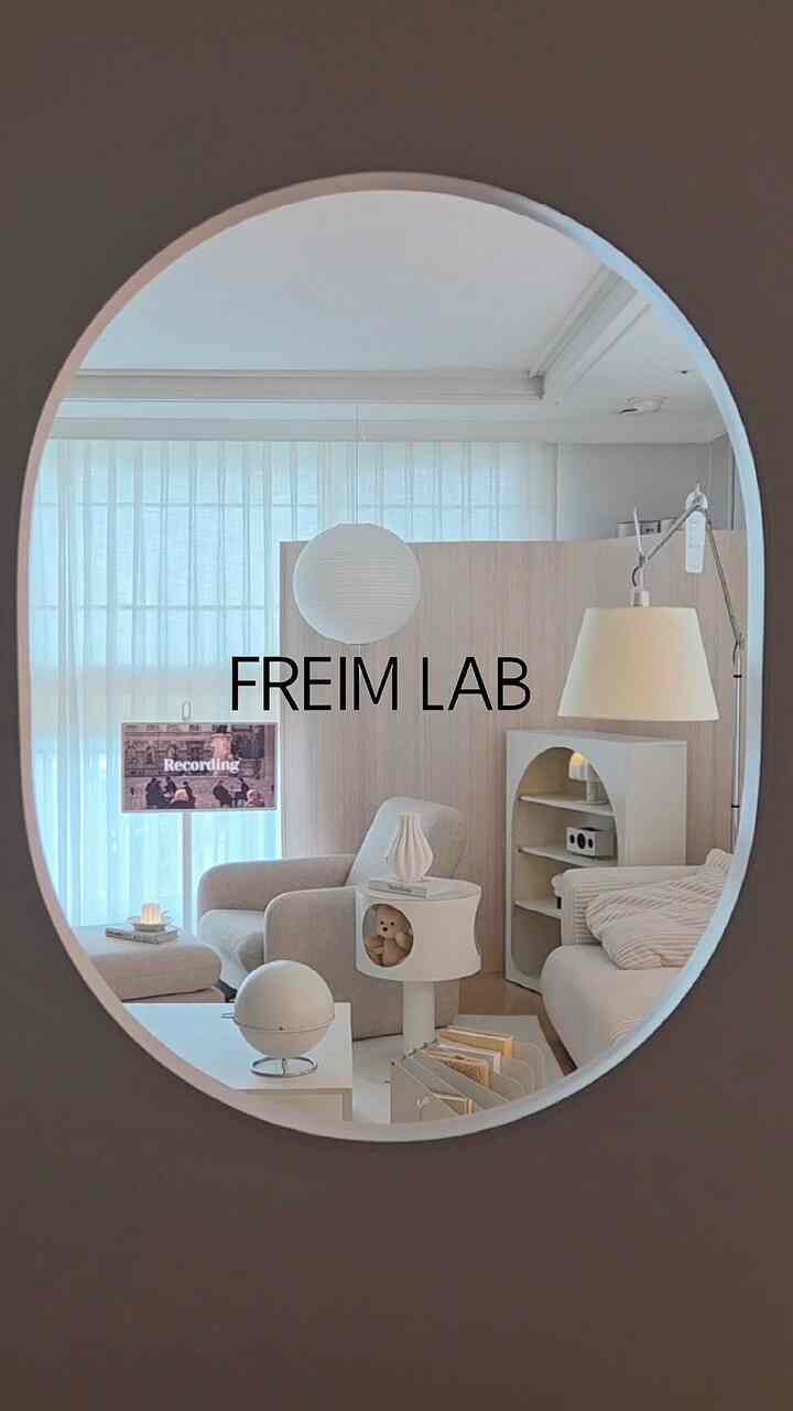 ＃コンスープフィルム＃インテリア＃コンスープチャレンジ 
 #1人のクライナーソファ

ソファは寝て期待していると思ったんですけどね？
私の人生ソファイザペットソファに会いますか？

まさにフレームラップのモスですよ🤍

モスソファは形の美しさと 
リクライニングの快適さをまとめました。

日常の中で自然に使う瞬間を通して 
モールスが生み出す快適さと空間の変化

汚れた電線がなくても
体重に反応して優しく調節される特許を受けた反応型
リクライニング 

ネックレスと寸法の異なる耐久性のあるスチールフレーム構造

落ち着いたアイボリートーンに暖かいベージュぬくもりを盛り込んだ
Stone Ivory カラー

自然に触発されたOEKO-TEX認証ファブリック

しっかりしながらも快適なミディアムタイプ着座感

今フォトリビュー作成すれば30万ウォン相当のスツールもプレゼントしてくれるのでお見逃しなくセヒョ✨️

@freim_lab

＃1インソファ＃1インアームチェア＃1インリークライナー＃ポイントチェア＃ポイントソファ＃フレームラップ
＃今日の家＃リビングスタイル＃リビング飾り
＃授乳ソファ＃両親プレゼント＃cozymood 
#ホワイトインテリア #mosssofa #freimlap
＃家スターグラム＃家を飾る 
＃ソファ＃ホームスタイリング
＃家の家＃家の贈り物＃リビングインテリア＃リビングテーブル＃サリムサル 