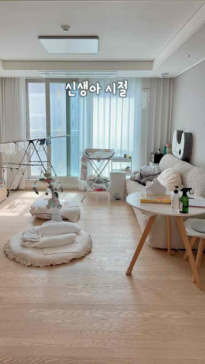 #趣味は家具配置
子供の月数に応じて変化し続けるリビングの様子！

今はまた全く違う姿のリビングルームで
生きています。

＃コンスープ記録集＃赤ちゃん育てる家 