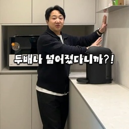 주방 확장의 기적! 2배 넓어진 공간에 롱 아일랜드로 완성한 주방
이번 현장은 과감한 주방 확장 공사를 통해 기존보다 2배나 넓은 공간을 확보했습니다. 
여기에 아일랜드를 길게 배치해 호텔 같은 주방을 완성했어요. 🍳💎
자칫 차가워 보일 수 있는 스텐 선반에 따뜻한 포인트 조명 한 방울! 시크함과 아늑함이 공존하는 하이엔드 주방의 정석을 지금 영상으로 확인해 보세요. 🏠🙌
#주방인테리어팁 #주방구조변경 #롱아일랜드 #대형아일랜드 #스텐인테리어 #인테리어디자인 #실내디자인 #리모델링후기 #공간의미학 #주방스타일링 #인테리어포인트 #화이트앤스테인리스 #대면형아일랜드 #주방가구제작 #세련된주방 #타일마감 #인테리어추천 #집인테리어 #공간스타일링 #리모델링정보 #주방꾸미기 #홈스테이징 #맞춤인테리어 #주방변신 #아늑한주방 
