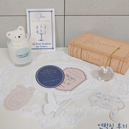 #콘수프기록집 #언박싱후기
저번에 북촌 갔다가 오월의 방울 매장에서 산 도자기 쥐들을 언박싱했어요❤️ 
손톱만한게 개당 15,000원이라 가격이 후덜덜하지만 귀여우니까 오케이😂
대신 장식 의자나 접시들은 플라스틱이라서 각각 2,000원으로 저렴했어요.
#오월의방울 #북촌나들이 #북촌 #도자기오브제
