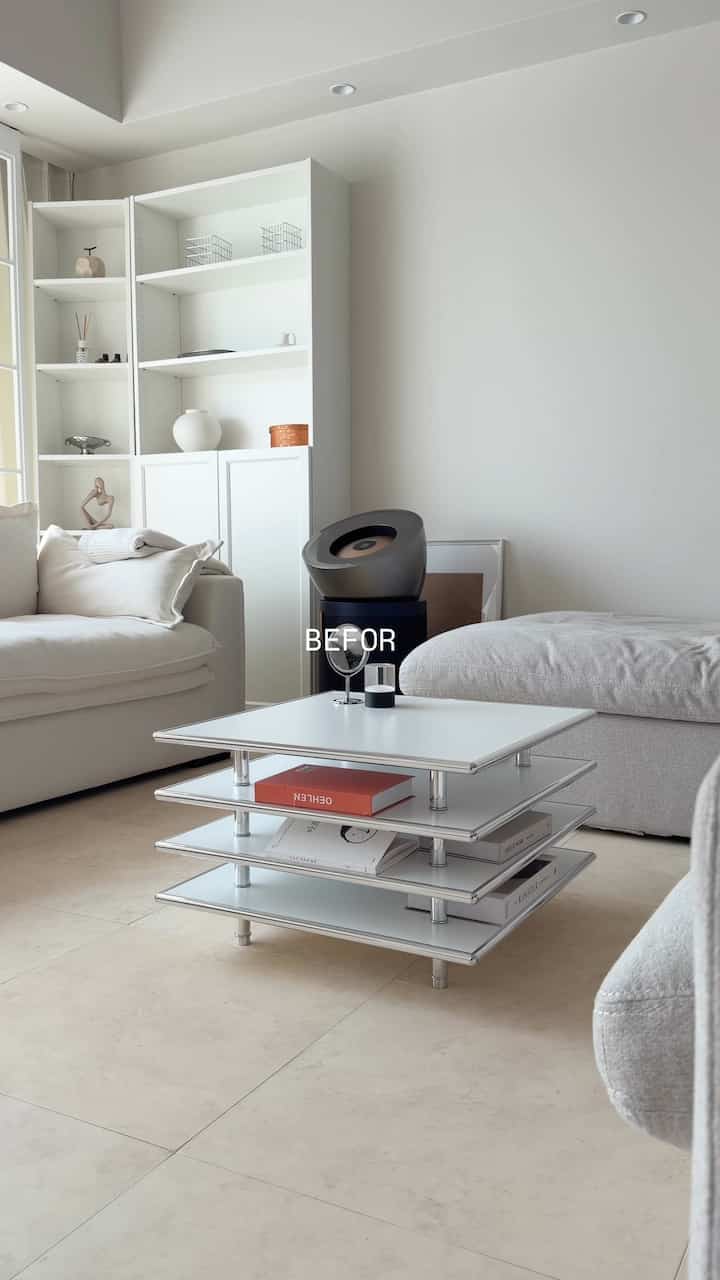 #콘수프기록집 #요즘신혼인테리어 

私の家も変化が多かったリビングルーム 
雰囲気を変えたり、少し変化を与えたいとき 
簡単に試すことができる製品がラグのようです。 

ベージュとクリーム中に本当に長く悩んでいました。
やっぱり無難にクリームで選んで 
敷いたのにとても満足していますㅎㅎ

最近ラグは洗濯も簡単にできます。 
掃除機もしっかり帰っていいと思います。 
居心地の良い私たちの家のリビングルームの新婚旅行のインテリアはどうですか？  #신혼집 #인테리어 #복층 #구축아파트 #리모델링 #탑층 #이케아 #빌리 #테이블 #모던 #맞팔 #선팔 