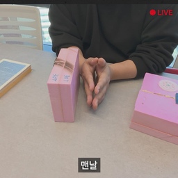 단열은 자재보다 시공 방식이 더 중요합니다.
같은 단열재를 써도, 어떻게 시공하느냐에 따라
👉 곰팡이, 결로, 냉기 유입 여부가 완전히 달라집니다.
✔ 벽체 내부 단열 누락 체크
✔ 기밀층 연속성 확보
✔ 마감 전 단열 상태 반드시 확인
겉은 멀쩡한데 겨울만 되면 춥다면,
단열 시공 방식부터 점검해보세요.
인테리어는 디자인 이전에
보이지 않는 기본이 먼저입니다.
#단열시공 #단열공사 #결로원인 #곰팡이원인 #겨울집추운이유 #인테리어하자 #인테리어꿀팁 #아파트인테리어 #리모델링 #주거인테리어 #인테리어상식 #단열중요성 #인테리어업체 #온더디자인

