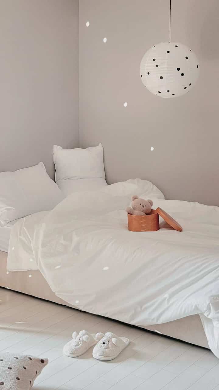 子供たちが欲しい布団🤍
（絶対に奪われないお母さん🙈）

布団が束になっていても、そのように綺麗に見える
イシラメゾンのオブチャック布団セットですよ🫧

国内製造100枚の高密度生地で柔らかい
バスラウンドなしで静かで快適な寝具です。
使用するほど、より満足のいく布団です。

他の白い寝具も使ってみましたが、
違うんですよ👍🏻
寝室を明るく柔らかくする寝具だから
お勧めします

＃コンスープ記録集
＃寝具おすすめ＃イシラメゾン＃ホワイト寝具
＃布団布団＃車布団セット＃布団推奨
＃寝室＃寝室のインテリア＃部屋の飾り

