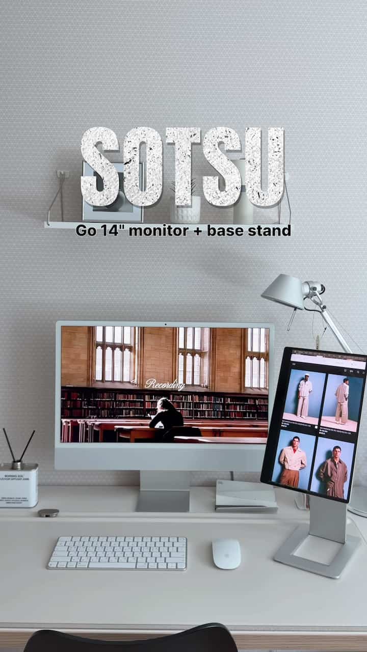 夫が会社でデュアルモニターを使っているのであえて？
私はこれをしましたが、私は働いていました。 
ありません！ 14インチのフラットながらもすっきりとしたデザインに 
アノダイジング仕上げが豪華でデスク席も 
あまり占めなくてちょうどいいんですよ。
横や縦モードにも変えられ、専用スタンドで  #데스크테리어 #데스크셋업 #desksetup #포터블모니터 #듀얼모니터 #아이맥 #아이맥인테리어 #아이맥m1 #쇠테리어 #데스크인테리어  #홈스타일링 #홈스타그램 