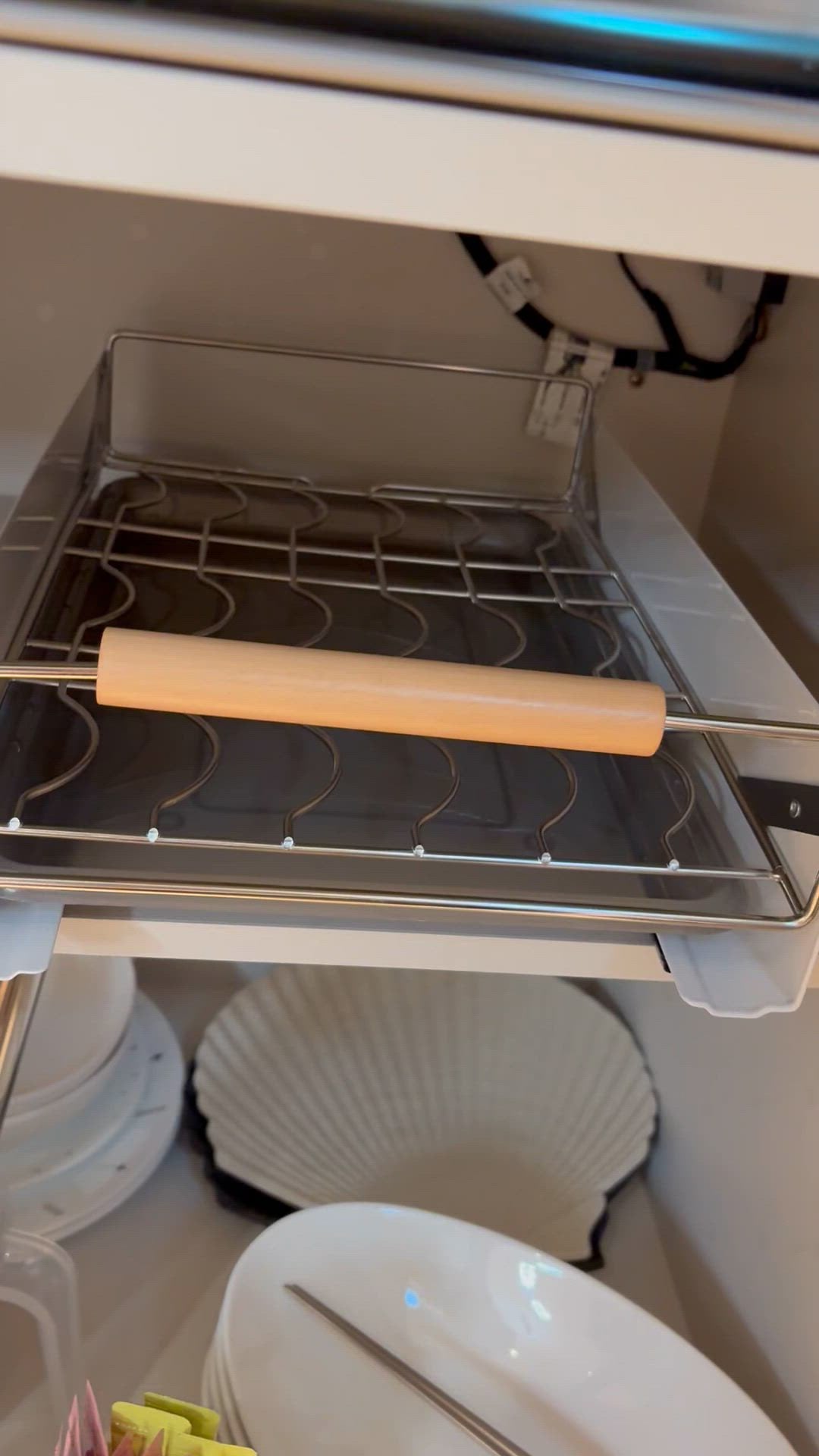 Sliding Dish Rack with Wood Handles user photo