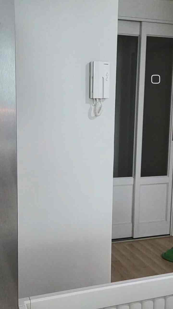 空いた壁に
一つ追加した✨️

空間の結が変わった💛

＃インテリア＃スペースデザイン＃ミニマルライフ＃ムード＃今日の家＃家の装飾＃ホームスタイリング＃感性空間＃スペース演出＃セルフインテリア＃ハウススターグラム＃壁インテリア＃ファブリック小物＃カーテン＃ムード演出＃ファブリック＃自家製インテリア＃小物スタイリング#カロリー