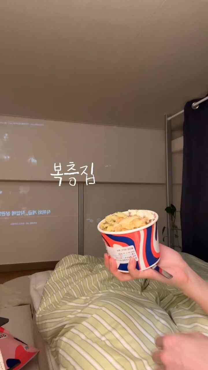 自宅で好きな映画を置く
おいしいものを食べながら過ごす時間だけ
癒されることはないようです！

みんな今日の火曜日もお疲れ様でした💚
＃自炊室＃自炊＃自炊室のインテリア＃複層＃複層室ルーム 