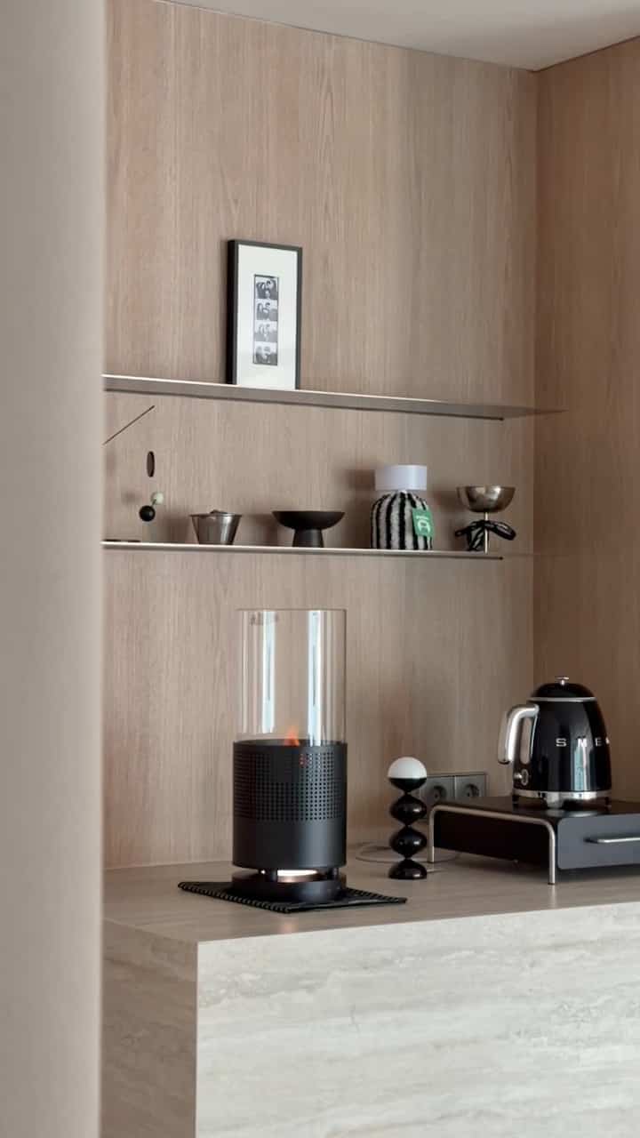 ＃コンスープ記録集

最近家の雰囲気を変えたいとき
これで解決します🕯️

不気味な方なら
キャンプ感性、家でも十分出せますよ

ほのかに揺れる光一つだけでも
家ははるかに暖かく見えます。
雰囲気が変わりました。

ここでBluetoothスピーカーまで一緒になるから
穏やかな音楽を入れておくと
別に何もしなくても空間が出来上がる感じ

大きさも負担なくて
テーブル、棚はどこにでも置くのがいいです。
インテリアが損なわれないデザインなので、より満足

✔️自宅で雰囲気を出すとき
✔️夕方のルーチンを作りたいとき
✔️イルミネーション1つにムードを変えたいとき

こんな時に取り出して書くのにぴったりです

最近
火を消してこれだけつける時間が一番いいです✨

＃今日の家＃家の装飾＃インテリア＃ホームインテリア＃ホームスターグラム＃ホームスタイリング＃インテリアグラム＃家の装飾＃インテリアのヒント＃インテリアアクセサリー＃小道具おすすめ＃家の装飾アイテム＃感性インテリア＃インテリア記録＃デイリーハウス＃照明インテリア＃ムードランプ＃不気味な＃キャンプ感性 