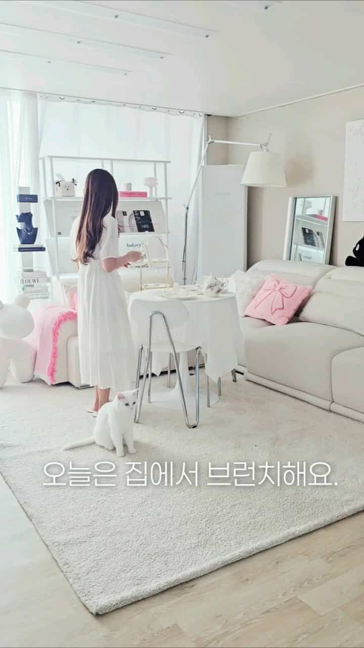 私の家がカフェになる瞬間＃コンスープ記録集🌷
遠く出なくても、
自宅でも十分ブランチが楽しめますよ。
。
きれいなボウルをいくつか取り出して
簡単に取り出すだけでも
雰囲気がしっかり変わったんですよ。
。
暖かいお茶を一杯入れると
その瞬間だけは小さなカフェになる時間☕️
。
ママと一緒に今日のブランチ、
騒がしくないので、もっと長く思い出に残ると思います。
。
＃甘いダリン＃ロイヤルアルバート＃ブランチタイム＃感性テーブル＃ティータイム＃ホームカフェ＃ホームブランチ＃ブランチ＃ホームカフェインテリア＃ホームカフェ飾り＃ホームストア＃オーホームストア＃ホームレストラン