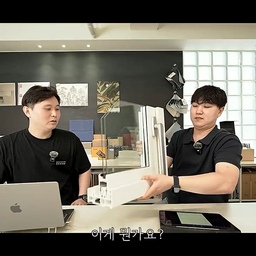 단창 vs 이중창, 정답은 '집 구조'에 있습니다.
📌 우리의 솔루션
☑️ 비확장 발코니 → 단창 → 구조 그대로, 군더더기 없이 깔끔합니다
☑️ 확장된 거실·방 → 이중창 → 단열 취약점을 확실히 잡아냅니다
☑️ 공장 직접 단면 요청 → 딱 맞는 샷시, 낭비 없이 정확하게 시공합니다
결과?
창호 하나도 그냥 넘기지 않습니다.
확장 여부부터 단열까지, 공간에 맞는 창을 골라야 진짜 완성도가 나옵니다.
#창호시공 #단창 #이중창 #샷시시공 #발코니확장 #단열창호 #비확장발코니 
#창문교체 #창호인테리어 #단열인테리어 #발코니인테리어 
#공간별맞춤시공 #창호전문 #시공사례 #디테일시공 
#완성도있는인테리어 #인테리어추천
