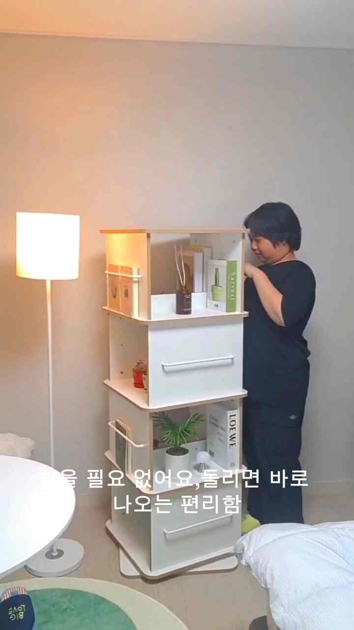 #インテリアノウハウ


お部屋の隙間空間、これよりも充実に使えるでしょうか？ 🏠✨
空間は惜しみ、好みはいっぱいの360度回転収納場です。

厄介なものは横型ハンドルのドアの中にすっぽり隠しておき、
きれいな小物や本はオープンシェルフに並ぶので、すっきりそのもの！ 🌿📚

隠し収納と陳列収納が同時に可能で、活用度が本当に高いです。
ぐるぐる回し、必要なものをすぐに取り出して使うから
探す必要もなく銅線まで完璧！ 

ホワイト＆ウッド感性だから我が家のインテリアともすごいです。
狭い空間をスマートに書いています。

#コーンスープ
＃スペース活用＃ニッチ収納＃回転収納場＃回転本棚＃ホームスタイリング＃狭い部屋インテリア＃部屋の飾り＃ホワイトウッドインテリア＃隠し収納＃ドア収納帳＃今日の家＃整理整頓＃収納帳おすすめ＃インテリア小道具
​​