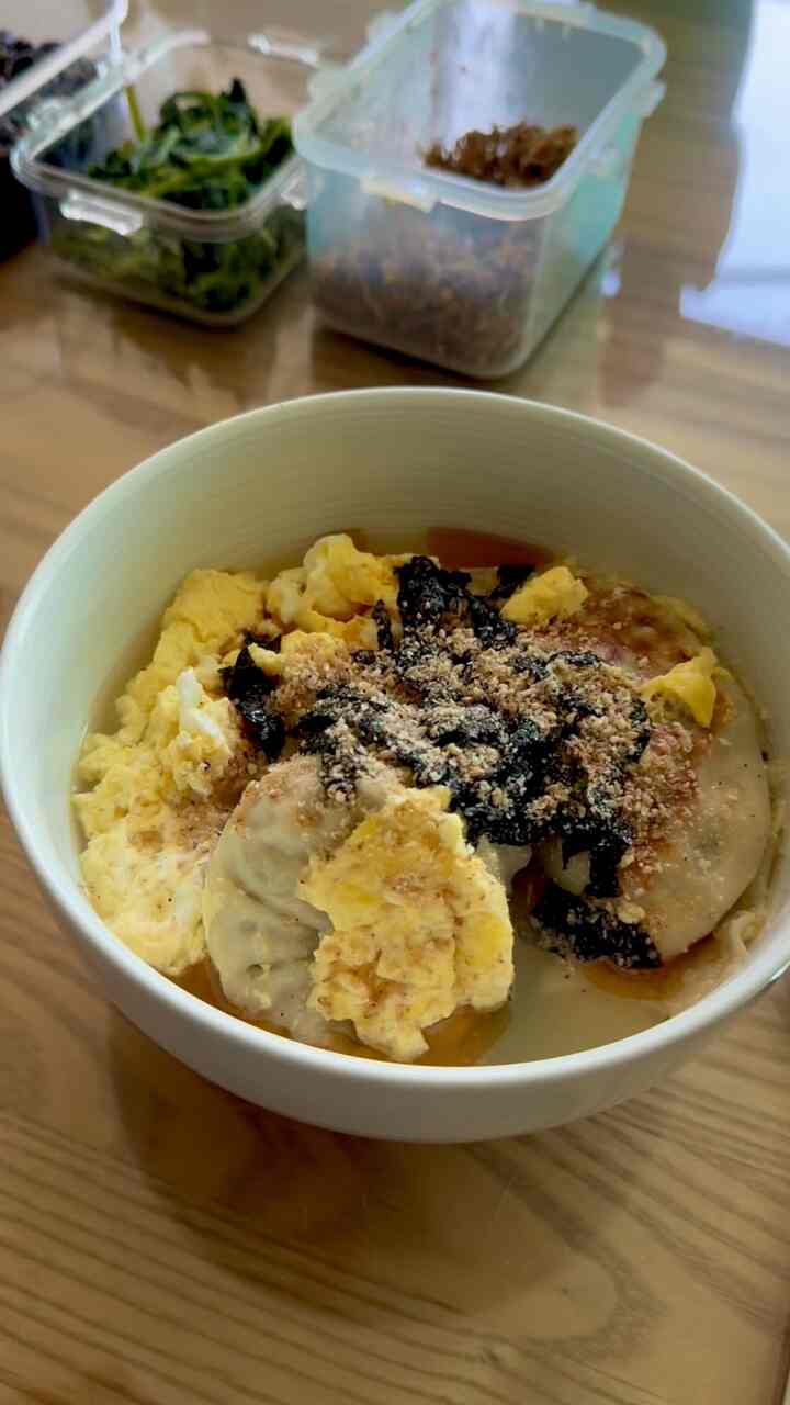 餃子を食べて植物を与え、コーヒーを飲んでください。 