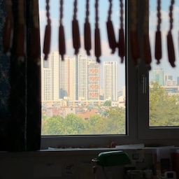 #뷰가좋은우리집
이사오기 바로 전, 나의 세번째 집!
탁 트인 뷰에 복층 집이라 
정말정말 사랑했던 집이에요
맑은 날은 책상에 앉아있으면 
온 세상 구름이 다 제 것이었답니다☁️
나중에 예전에 살았덤 집들도 차차 소개하고 싶어요🏡
#뷰맛집 #뷰좋은집 #복층 #복층오피스텔 #복층원룸 
#복층인테리어 #복층꾸미기 #복층집 #복층커튼 
#인테리어 #창문뷰 #집꾸미기 #방꾸미기 
#자취 #일상 #빈티지 #코지 