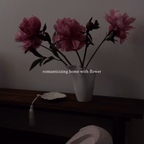 꽃은 공간의 분위기를 가장 부드럽게 바꿔주는 아이템 🌸
특별한 가구 없이도, 작은 플라워 하나만으로 집의 무드가 달라져요.
요즘 내가 가장 좋아하는 홈 스타일링 루틴 ✨

#오늘의우리집 #콘수프기록집 #플라워 #플라워스타일링 #홈데코 #화병 #홈스타일링 #조명 #조명맛집 #꽃인테리어  #꽃 #꽃병 #꽃병추천 #인테리어소품 
