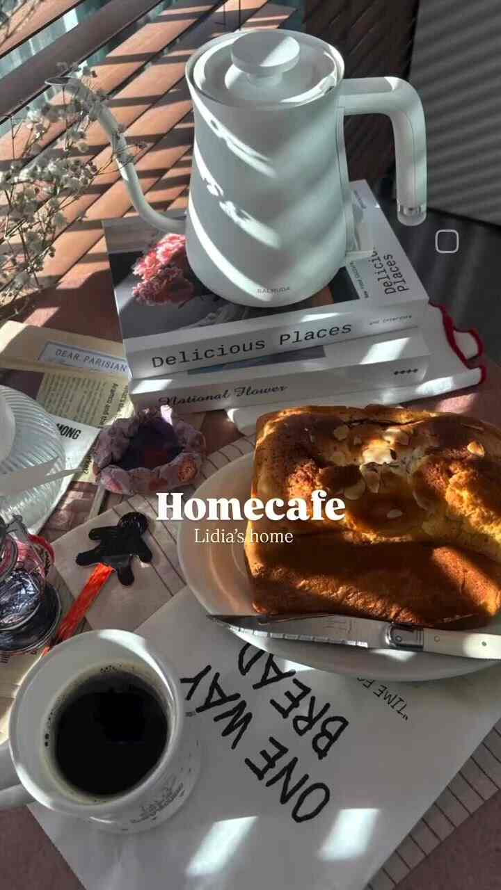 #홈카페존꾸미기
#homecafe 
#onthetable 

我が家オンダーテーブル🙏
おいしかった夕食パンとポンドケーキそしてマドレーヌ♥️