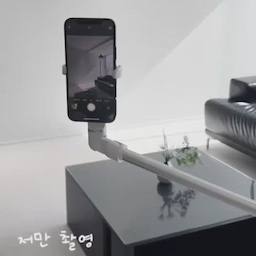 #콘수프기록집 #현명한소비 
가격때문에 고민하다가 산 삼각대 !!
360도 회전과 각도 조절도 편해서 요즘 저의 촬영 최애템  🤍 
덕분에 촬영시간이 많이 줄었어요 :) 
#삼각대 #삼각대추천 #라이트밸런스 #거실인테리어 #블랙거실 #휴도소파 
#오늑 #소파테이블 #블랙소파 #블랙가죽소파 #가죽소파 #구축리모델링 
#33평거실 #강마루 #디아망 #퓨어화이트 #맞팔 #팔로우 #소통해요 
