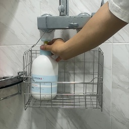 ✅ 다이소인데, 욕실에서 사용하면 좋은 공중부양꿀템 바로 소개합니다.
1️⃣ 샤워기 옆에 접착 후크를 붙이고, 이 2단 선반을 설치해 보세요. 샤워용품을 수납하고 사용하기 편리합니다. 아래 후크도 있어 샤워타월이나 스퀴즈를 걸어두기 좋습니다. 이런 좁은 틈새가 있다면 이렇게 세워 사용하기도 좋습니다.
⭕️ 접착식 욕실선반 (후크포함/2단) / 품번 1071337 / 5,000원
2️⃣ 아니면, 이렇게 고리가 있어 샤워기에 이렇게 걸어 사용해 보세요. 바로 아래에 샤워용품 담아 사용하기 좋습니다. 더불어 스텐 재질로 수건걸이에 걸어 수건이나 화장실 용품을 담기 좋습니다. 고기를 안쪽으로 넣어 수납바구니로도 활용 가능합니다.
⭕️ 스텐 욕실소품정리대 / 품번 1071328 / 5,000원
3️⃣ 코너에 정리할거라면, 2단 코너선반을 사용해 보세요. 더 많은 물건을 2단으로 수납하여 사용하기 편리합니다.
⭕️ 분체타입 욕실선반 (코너/2단) / 품번 1071343 / 5,000원
4️⃣ 청소용품 정리가 어렵다면, 와이드 2단 선반을 사용해 보세요. 다양한 청소 스프레이를 수납하고, 후크를 걸어 청소솔을 걸어 수납하기 좋습니다. 슬림해서 한쪽에 놓고 사용하기 좋습니다.
⭕️ 분체타입 욕실선반 (와이드/2단) / 품번 1071335 / 5,000원
5️⃣ 칫솔스탠드를 이렇게 세워놓고, 칫솔을 공중부양 시켜보세요. 칫솔 4개까지 걸어둘 수 있고, 옆에는 치약까지 이렇게 꽂아 둘 수 있습니다.
⭕️ 분체타입 스틸 5구 칫솔스탠드 / 품번 1071340 / 2,000원
6️⃣ 또는 이 칫솔걸이를 화장실 선반에 이렇게 끼우면, 칫솔을 끼워 칫솔을 공중부양할 수 있습니다. 이렇게 칫솔 5개를 끼워 걸어둘 수 있습니다.
⭕️ 선반걸이형 스틸칫솔걸이 / 품번 1058077 / 2,000원
#다이소꿀템 #살림로그 #욕실정리 #공중부양수납 #화장실청소 #접착식욕실선반 #스텐욕실선반 #코너선반 #와이드선반 #칫솔스탠드 #칫솔걸이 #스틸칫솔걸이 #선반걸이형 #분체타입 #물때방지 #곰팡이방지 #샤워기걸이 #청소용품정리 #청소솔거치 #미니멀라이프 #신박한정리 #자취꿀팁 #신혼살림 #다둥이네살림 #1분살림 #가성비템 #내돈내산 #생활정보 #꿀템영상 #집꾸미기 