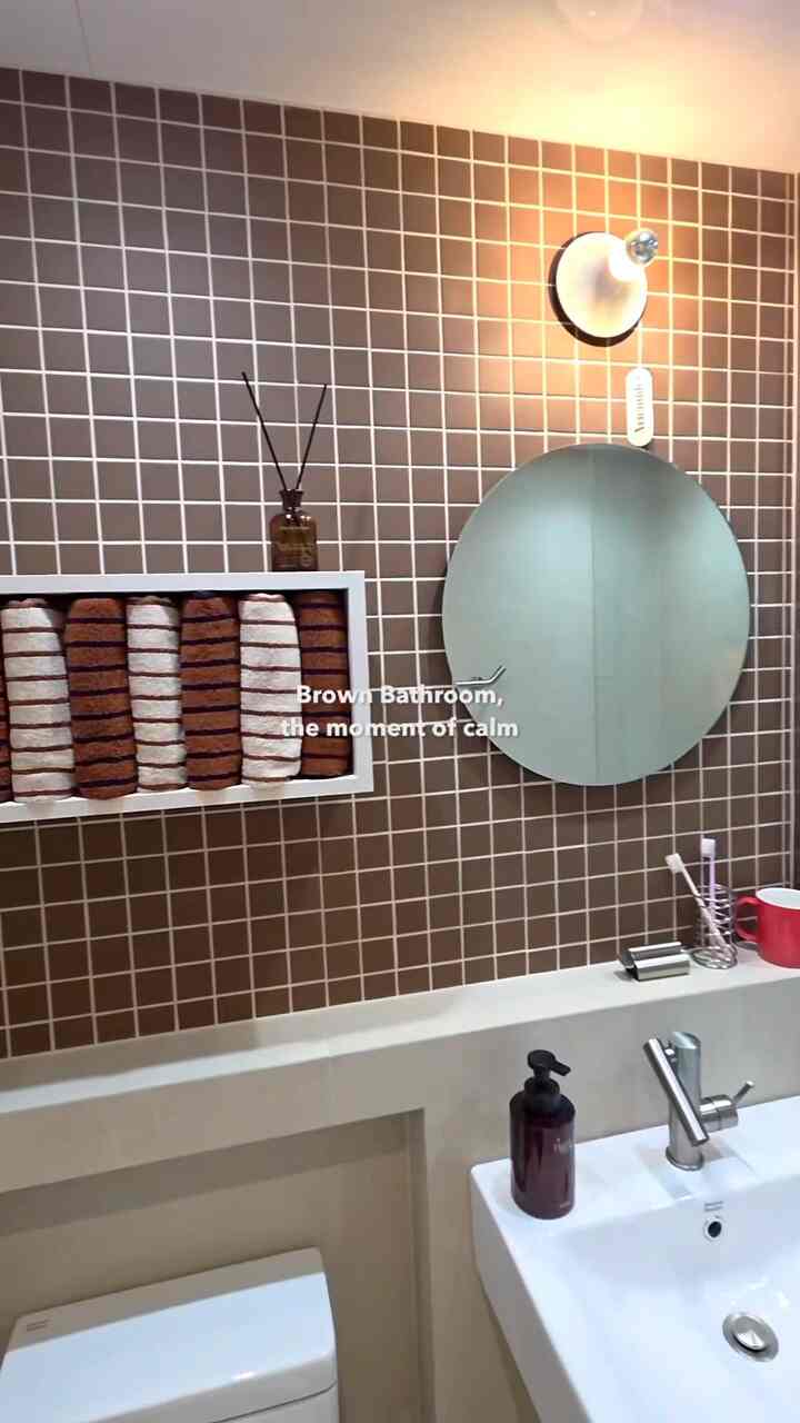 茶色の彫刻タイルがポイントであるトイレ
きれいで入るたびに気持ちいいです🤎
#bathroom #화장실인테리어 #마이너스옵션 #조각타일 #24평인테리어 