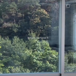 숲이 들어온 우리 집
결국 하게 될거라면 시공할 때 했으면 더 좋았겠다 싶지만 
이제라도 했으니 되었다..🤍 
철제 난간이 사라지니 좀 헐벗은(?)느낌도 있긴한데
원한다고 쉽게 가질 수 없는 이 계절이 일상에 더욱 가깝게 스며드는 것 같아 너무 좋다! 
벌써부터 겨울이 기다려지고 장마도 기다려진다
공간이 나에게 주는 에너지는 실로 대단해..!
#오늘의집 #오늘의집크리에이터 #스페셜크리에이터 #아기가사는집 #아이가있는집 #숲뷰 #homesweethome #유리난간 #숲이보이는집 #아파트인테리어 #육아기록 #육아일상 #거실인테리어 #숲뷰아파트 #roomtour #livingroom #콘수프필름 #콘수프기록집 #오늘장면한컷 #오늘의우리집 #우리집항공샷 