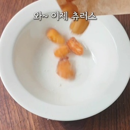 놀이동산보다 맛있는 믹스 없이 초간단 미니 츄러스 만들기✨️
📌프로필링크에서
✨️~6/24일까지 매직쉐프 전동 그라인더 최저가 공구중
✨️블로그에 자세한 레시피
#요리 #레시피 #koreanfood #easyrecipe #dessert #오홈스토랑 #집에서제일바빠 #오늘장면한컷 #오늘찾은취향 #오늘뭐먹지 #홈파티에진심인편 #콘스프챌린지 #콘스프기록 